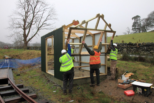 Erecting the Lamp Room - April 2011